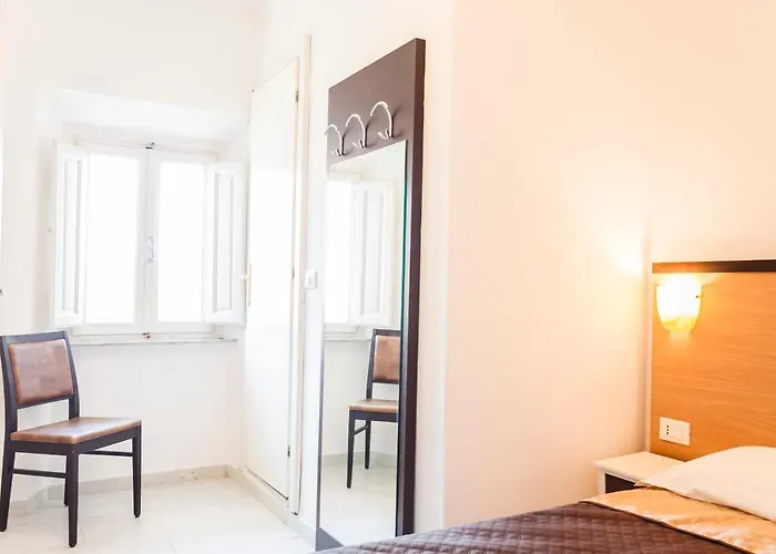 雷克斯酒店 2* 维亚雷焦