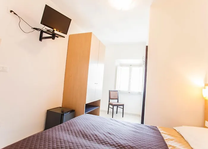 雷克斯酒店 酒店 2*