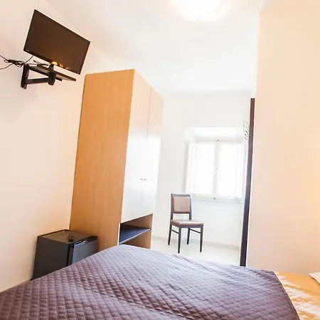 Rex Hotel 2*